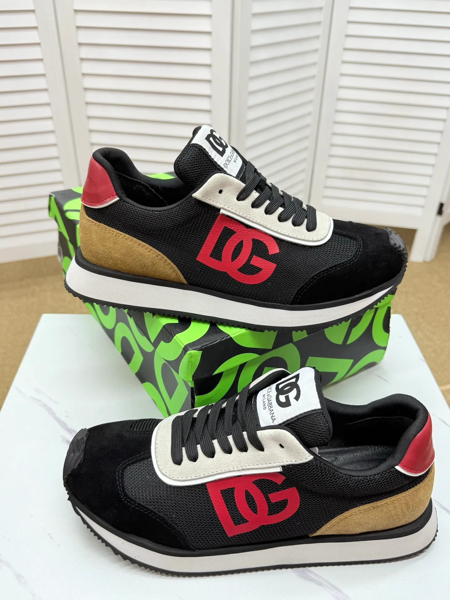 Men's clothing and shoes 250. The latest sports and casual shoes for couples (DG) are fashionable and versatile, and can add luster to various looks. Create an exquisite design with unique dynamic vitality and modern atmosphere, showing modern elegance. Size: 36-46 (45 and 46 are custom-made and cannot be returned or exchanged) Se